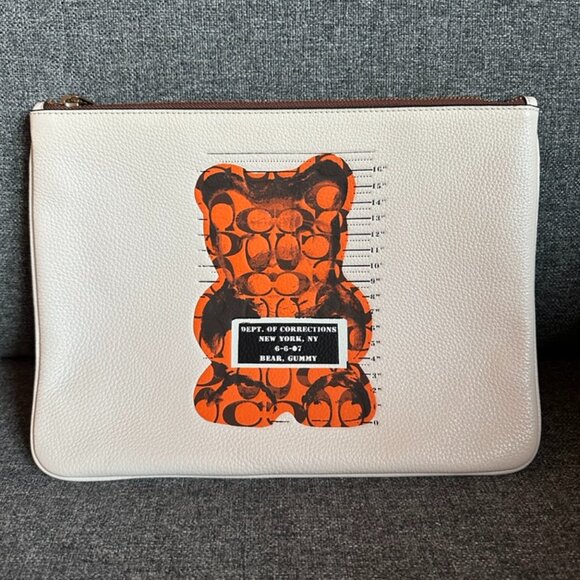 NWT! RARE! F77886 COACH X WHISBE VANDAL GUMMY BEAR LARGE WRISTLET 30 CHALK POUCH - Picture 1 of 8